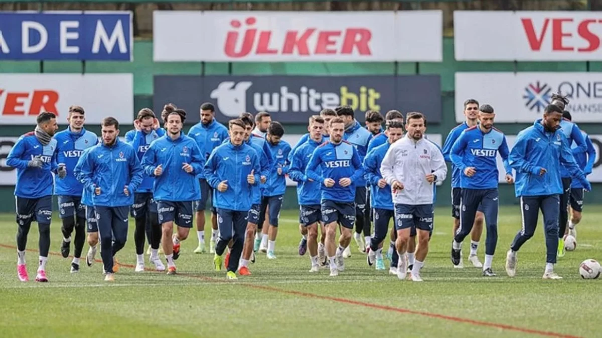 Trabzonspor’da Gençlerbirliği Mesaisi Başladı: Ankara Yolculuğu Öncesi Kamp Kadrosu Netleşti! Trabzonspor’da Gençlerbirliği Mesaisi Başladı: Ankara Yolculuğu Öncesi Kamp Kadrosu Netleşti! - Sevdamız Beşiktaş - Güncel Spor Haberleri
